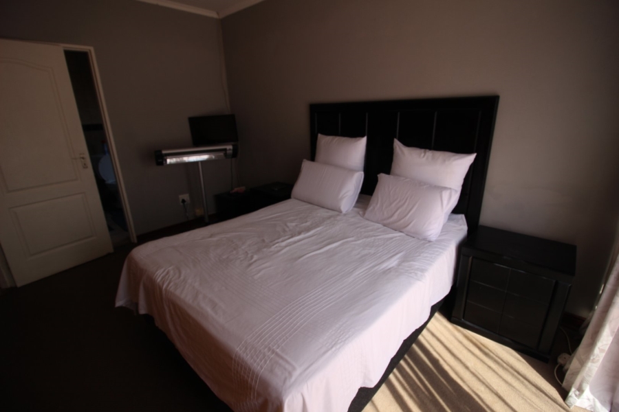 4 Bedroom Property for Sale in Langenhovenpark Free State